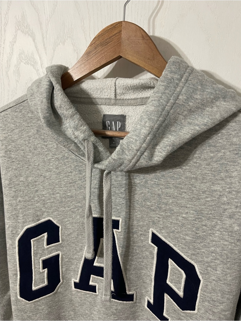 GAP Men's XL Light Gray Cotton-Blend Hoodie with Navy Logo